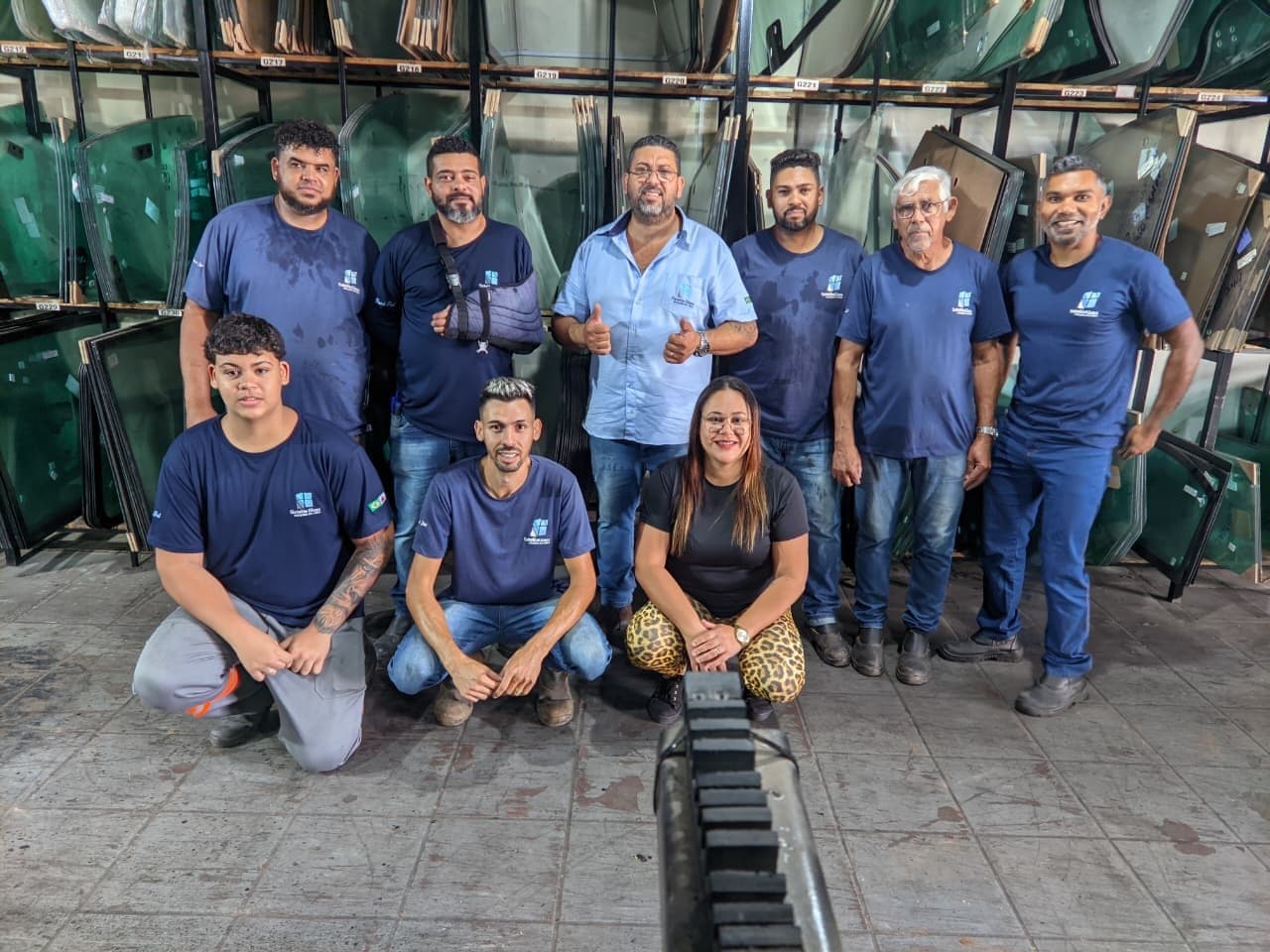 Equipe Satelite Glass na oficina